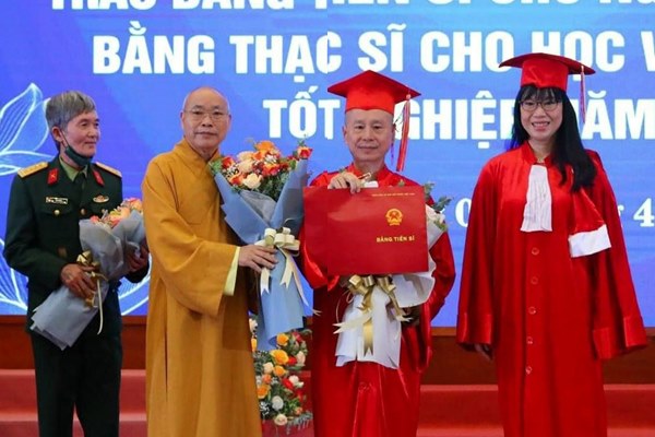 Trường ĐH cấp bằng Tiến sỹ cho thầy Quang lên tiếng: “Chúng tôi chưa nhận thông tin chính thức, các bạn nên nghe ngóng kỹ”